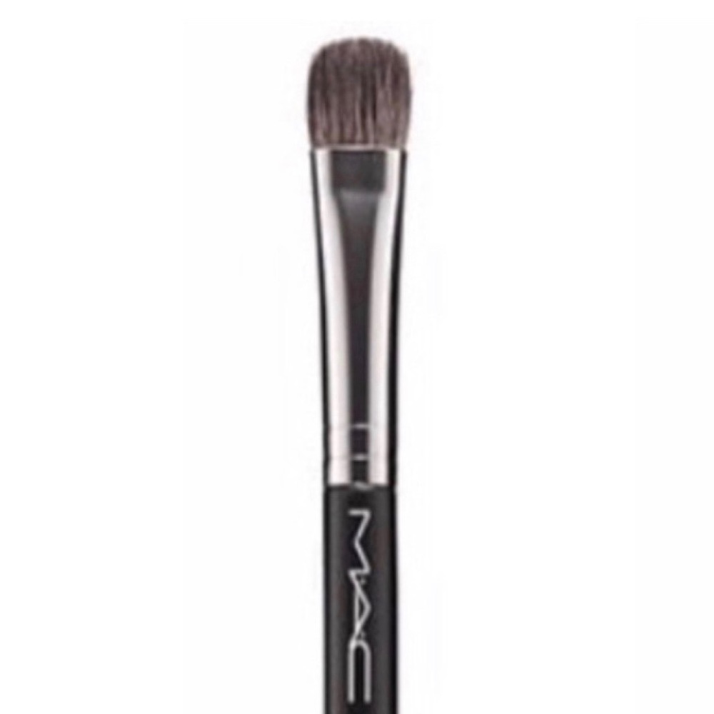 MAC EYE SHADOW BRUSH